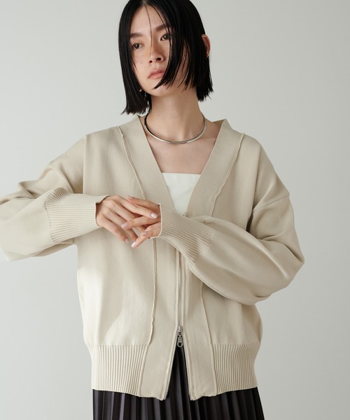 natural couture(ナチュラルクチュール)の「【LARUTA】ポリニットコンパクトZIPカーデ(カーディガン/ボレロ・レディース・ライトグレー/ライトベージュ/グレイッシュベージュ/ブラック/オフホワイト・FREE)」の18枚目の写真