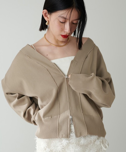 natural couture(ナチュラルクチュール)の「【LARUTA】ポリニットコンパクトZIPカーデ(カーディガン/ボレロ・レディース・ライトグレー/ライトベージュ/グレイッシュベージュ/ブラック/オフホワイト・FREE)」の22枚目の写真
