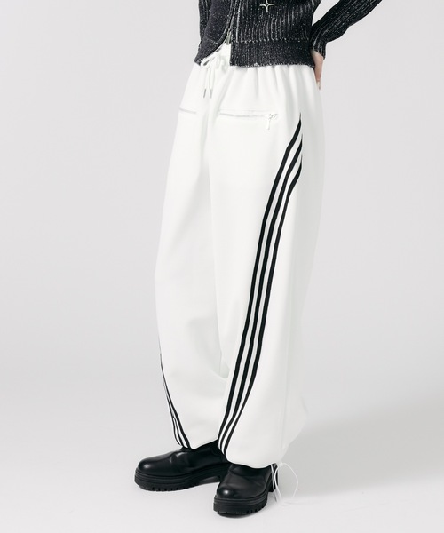 Chick(チック)の「Side Line Track Pants / サイドライントラックパンツ(スウェットパンツ・レディース・ブラック/ホワイト・M/L)」の1枚目の写真