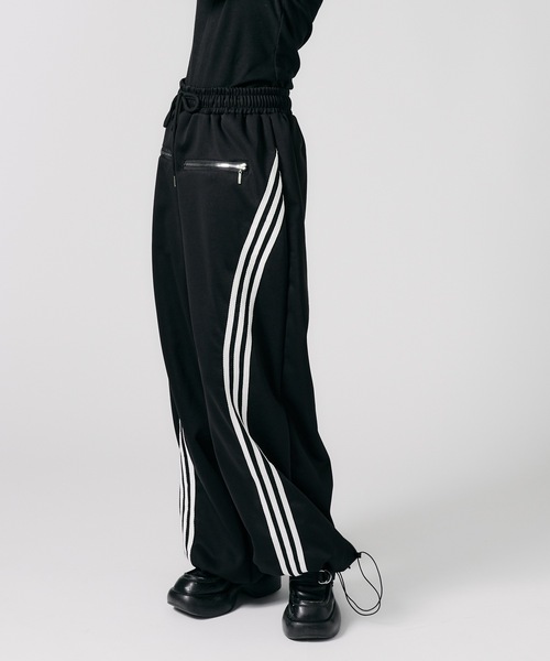 Chick(チック)の「Side Line Track Pants / サイドライントラックパンツ(スウェットパンツ・レディース・ブラック/ホワイト・M/L)」の2枚目の写真