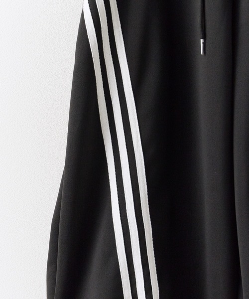 Chick(チック)の「Side Line Track Pants / サイドライントラックパンツ(スウェットパンツ・レディース・ブラック/ホワイト・M/L)」の17枚目の写真