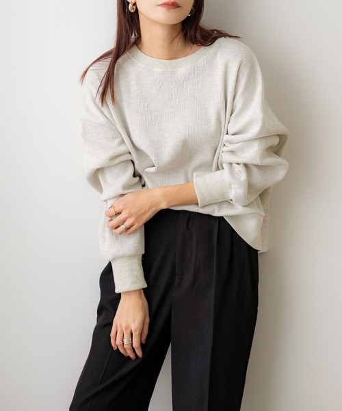 NOAHL(ノアル)の「【NOAHL】ミドル丈刺繍ワッフルプルオーバー(スウェット・レディース・オートミール/チャコール・FREE)」の2枚目の写真