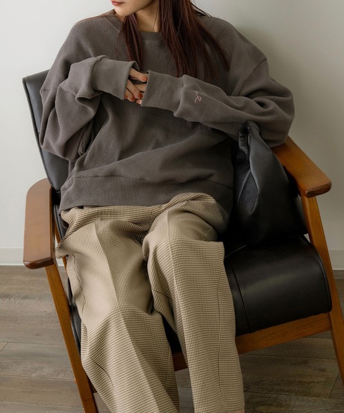NOAHL(ノアル)の「【NOAHL】ミドル丈刺繍ワッフルプルオーバー(スウェット・レディース・オートミール/チャコール・FREE)」の20枚目の写真