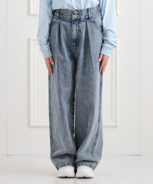 PINK-latte(ピンクラテ)の「タックワイドストレートデニム(その他パンツ・キッズ・ブルー系3/ブラック系3/ブラック・16/15 /14/13)」の4枚目の写真