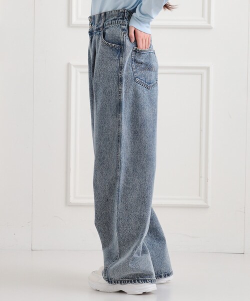 PINK-latte(ピンクラテ)の「タックワイドストレートデニム(その他パンツ・キッズ・ブルー系3/ブラック系3/ブラック・16/15 /14/13)」の20枚目の写真