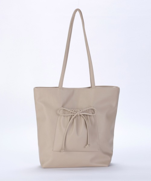 ALTROSE（アルトローズ）の「ポケット付き リボン A4 トート（トートバッグ・レディース・ブルー/アイボリー/グレイッシュベージュ/ブラック・FREE）」の18枚目の写真