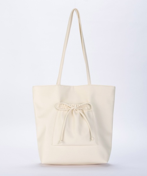ALTROSE（アルトローズ）の「ポケット付き リボン A4 トート（トートバッグ・レディース・ブルー/アイボリー/グレイッシュベージュ/ブラック・FREE）」の17枚目の写真