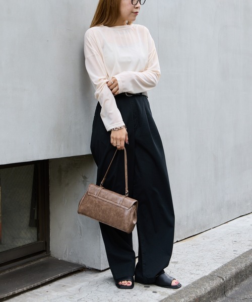 COLONY 2139(コロニートゥーワンスリーナイン)の「綿レーヨン2タックチノパンツ(チノパンツ・レディース・ブラック/ベージュ・LARGE/MEDIUM/SMALL)」の3枚目の写真