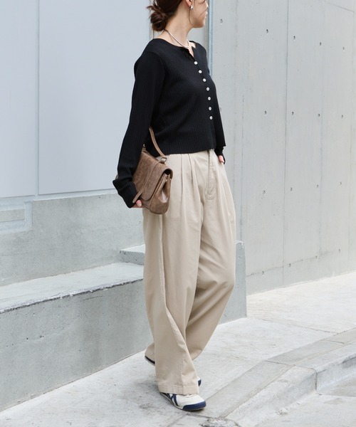 COLONY 2139(コロニートゥーワンスリーナイン)の「綿レーヨン2タックチノパンツ(チノパンツ・レディース・ブラック/ベージュ・LARGE/MEDIUM/SMALL)」の5枚目の写真