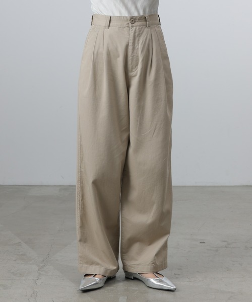 COLONY 2139(コロニートゥーワンスリーナイン)の「綿レーヨン2タックチノパンツ(チノパンツ・レディース・ブラック/ベージュ・LARGE/MEDIUM/SMALL)」の6枚目の写真