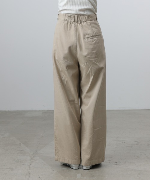 COLONY 2139(コロニートゥーワンスリーナイン)の「綿レーヨン2タックチノパンツ(チノパンツ・レディース・ブラック/ベージュ・LARGE/MEDIUM/SMALL)」の8枚目の写真