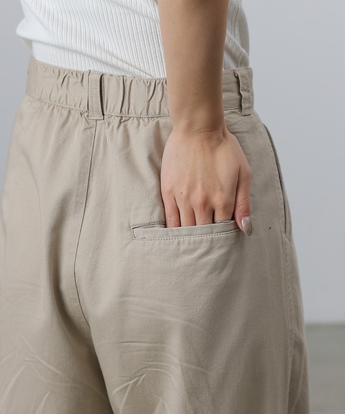 COLONY 2139(コロニートゥーワンスリーナイン)の「綿レーヨン2タックチノパンツ(チノパンツ・レディース・ブラック/ベージュ・LARGE/MEDIUM/SMALL)」の9枚目の写真