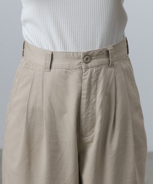 COLONY 2139(コロニートゥーワンスリーナイン)の「綿レーヨン2タックチノパンツ(チノパンツ・レディース・ブラック/ベージュ・LARGE/MEDIUM/SMALL)」の11枚目の写真