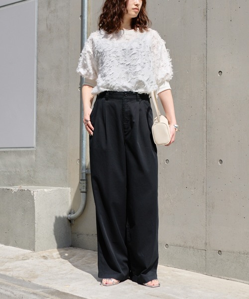 COLONY 2139(コロニートゥーワンスリーナイン)の「綿レーヨン2タックチノパンツ(チノパンツ・レディース・ブラック/ベージュ・LARGE/MEDIUM/SMALL)」の17枚目の写真