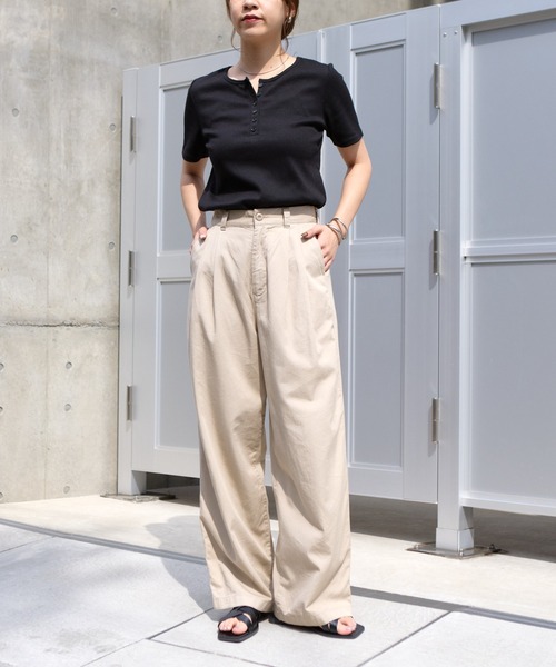 COLONY 2139(コロニートゥーワンスリーナイン)の「綿レーヨン2タックチノパンツ(チノパンツ・レディース・ブラック/ベージュ・LARGE/MEDIUM/SMALL)」の16枚目の写真