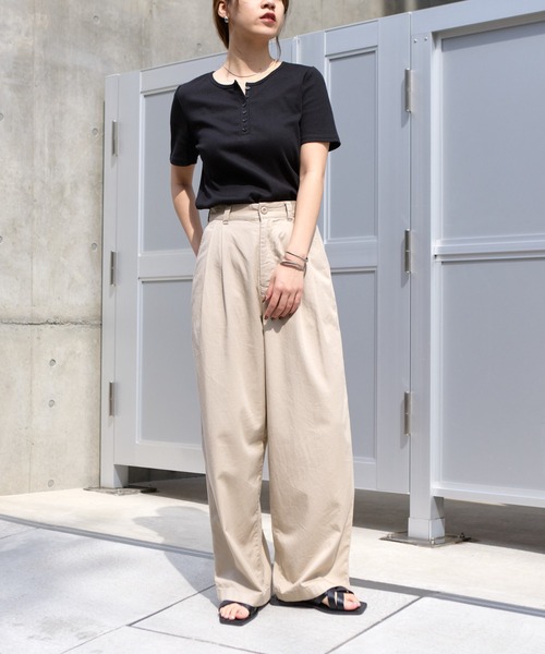 COLONY 2139(コロニートゥーワンスリーナイン)の「綿レーヨン2タックチノパンツ(チノパンツ・レディース・ブラック/ベージュ・LARGE/MEDIUM/SMALL)」の15枚目の写真