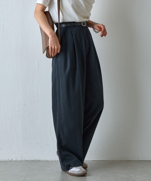 COLONY 2139(コロニートゥーワンスリーナイン)の「綿レーヨン2タックチノパンツ(チノパンツ・レディース・ブラック/ベージュ・LARGE/MEDIUM/SMALL)」の22枚目の写真