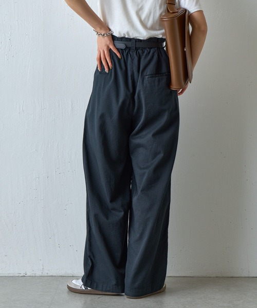 COLONY 2139(コロニートゥーワンスリーナイン)の「綿レーヨン2タックチノパンツ(チノパンツ・レディース・ブラック/ベージュ・LARGE/MEDIUM/SMALL)」の21枚目の写真