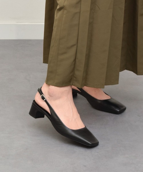 inter-chaussures(インターショシュール)の「【INTER-CHAUSSURES】スクエアトウバックバンドパンプス(I51304)(パンプス・レディース・シルバー/ブラック/アイボリー・35/36/37/38/39)」の2枚目の写真