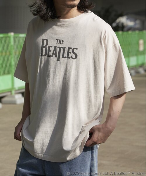 The Beatles(ザビートルズ)の「THE BEATLES ザ ビートルズ ロゴピグメントTシャツ(Tシャツ/カットソー・メンズ・オフホワイト/ブラック・M/LL/L)」の8枚目の写真
