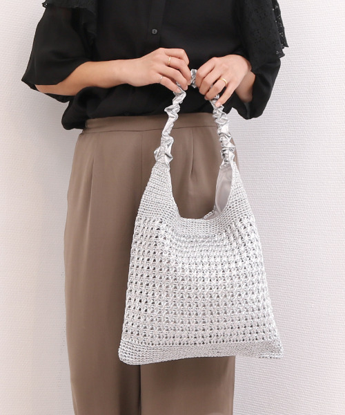 cache cache(カシュ カシュ)の「カシュカシュ cachecache / メタリックコードフリルハンドルトート(かごバッグ・レディース・ゴールド/シルバー/ブラック・FREE)」の2枚目の写真