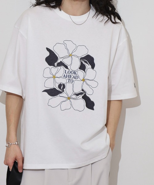 ATELANE（アテレーン）の「ATELANE アソート　ワンポイント刺繍 バック刺繍オーバーサイズ 半袖Tシャツ（Tシャツ/カットソー・レディース・ベージュ/グレー/ブラック系2/サックスブルー/ブラック/ホワイト系1/ホワイト系2/ホワイト/ブラック系1・M/L）」の2枚目の写真