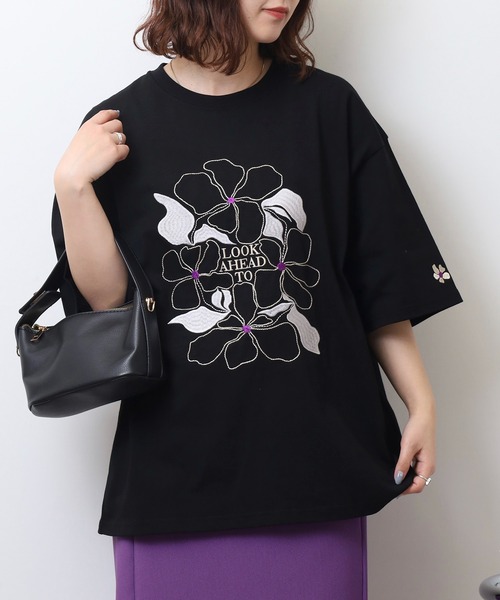 ATELANE（アテレーン）の「ATELANE アソート　ワンポイント刺繍 バック刺繍オーバーサイズ 半袖Tシャツ（Tシャツ/カットソー・レディース・ベージュ/グレー/ブラック系2/サックスブルー/ブラック/ホワイト系1/ホワイト系2/ホワイト/ブラック系1・M/L）」の5枚目の写真