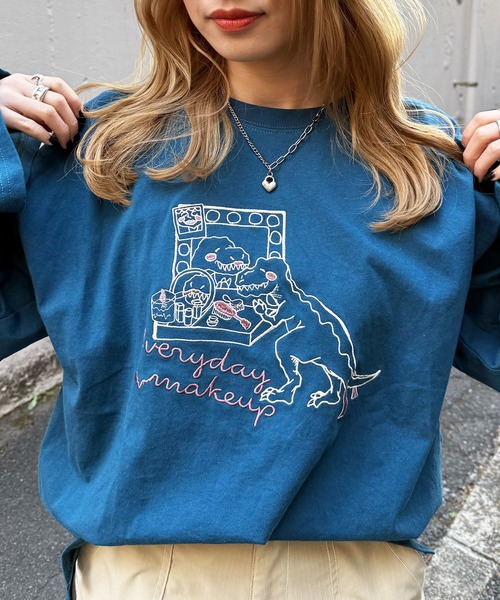 DOUBLE NAME(ダブルネーム)の「MAKE UP恐竜刺しゅうロンTEE(Tシャツ/カットソー・レディース・スミクロ/オフホワイト/ブルー・FREE)」の1枚目の写真