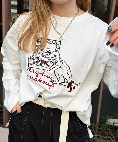 DOUBLE NAME(ダブルネーム)の「MAKE UP恐竜刺しゅうロンTEE(Tシャツ/カットソー・レディース・スミクロ/オフホワイト/ブルー・FREE)」の17枚目の写真