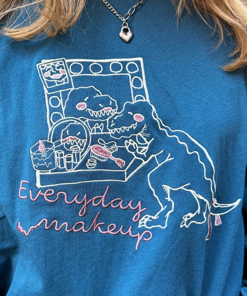 DOUBLE NAME(ダブルネーム)の「MAKE UP恐竜刺しゅうロンTEE(Tシャツ/カットソー・レディース・スミクロ/オフホワイト/ブルー・FREE)」の10枚目の写真