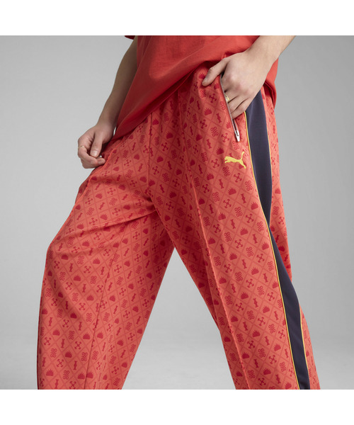 PUMA(プーマ)の「PUMA プーマ メンズ ロード トゥ ユニティ AOP リラックス ストレート トラック パンツ(その他パンツ・メンズ・レッド系その他/ネイビー・SMALL/X-LARGE/LARGE/MEDIUM/X-SMALL/XX-LARGE)」の3枚目の写真