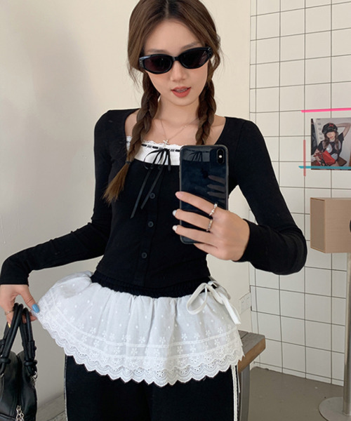 VIVID LADY(ビビッドレディー)の「レイヤード風 ロングTシャツ ショート丈(Tシャツ/カットソー・レディース・ブラック・FREE)」の6枚目の写真