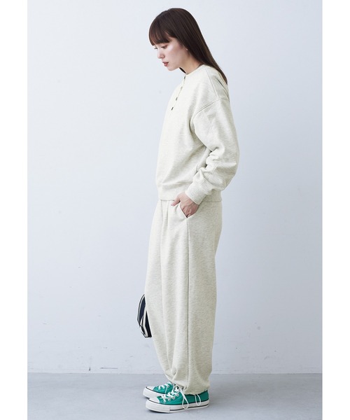 MEDE19F(メデジュウキュウ)の「BRAND NEW MIX STYLE ヘンリーネックスウェット(スウェット・レディース・グレイッシュベージュ・3L/LL/L/M/S)」の4枚目の写真