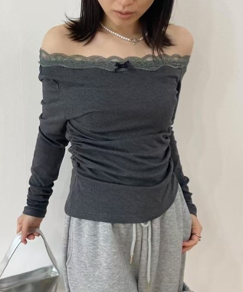mebole（メボレ）の「レースステッチオフショルダートップス（Tシャツ/カットソー・レディース・ダークグレー/グレー/ブラック・FREE）」の5枚目の写真