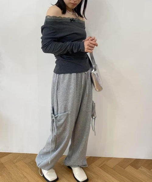 mebole（メボレ）の「レースステッチオフショルダートップス（Tシャツ/カットソー・レディース・ダークグレー/グレー/ブラック・FREE）」の17枚目の写真