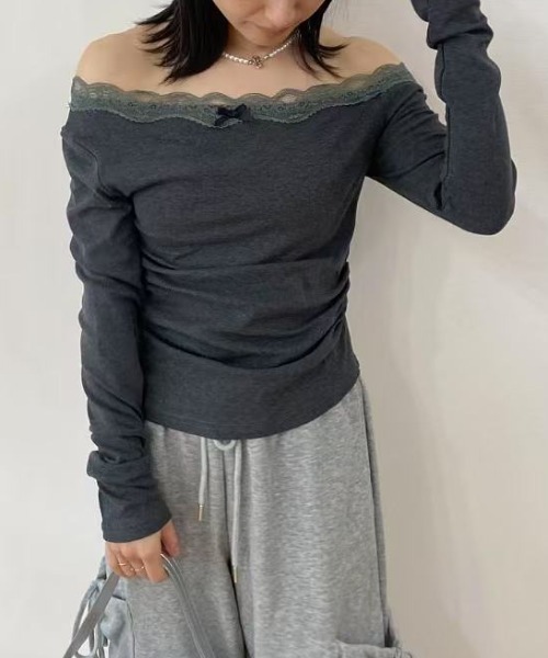 mebole（メボレ）の「レースステッチオフショルダートップス（Tシャツ/カットソー・レディース・ダークグレー/グレー/ブラック・FREE）」の7枚目の写真