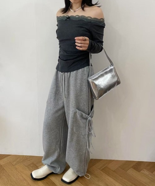 mebole（メボレ）の「レースステッチオフショルダートップス（Tシャツ/カットソー・レディース・ダークグレー/グレー/ブラック・FREE）」の14枚目の写真