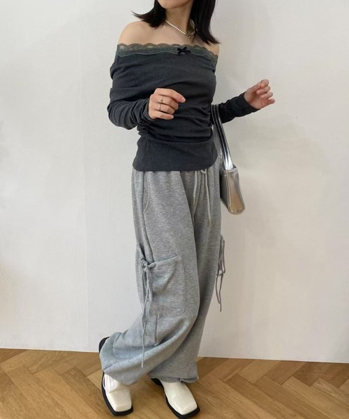 mebole（メボレ）の「レースステッチオフショルダートップス（Tシャツ/カットソー・レディース・ダークグレー/グレー/ブラック・FREE）」の15枚目の写真