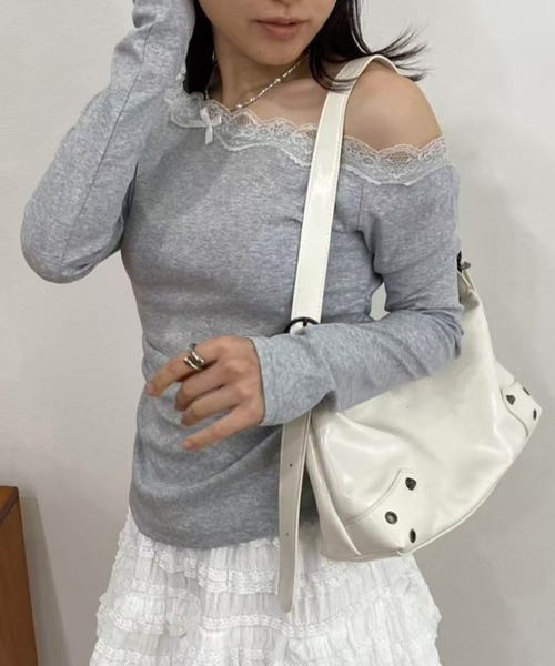 mebole（メボレ）の「レースステッチオフショルダートップス（Tシャツ/カットソー・レディース・ダークグレー/グレー/ブラック・FREE）」の21枚目の写真