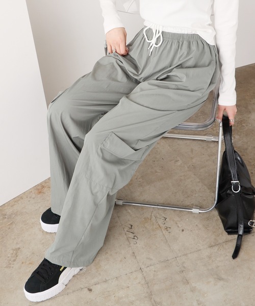 ROOPTOKYO(ループトウキョウ)の「Lace Layered Wide Cargo Pants / レースレイヤード風ワイドカーゴパンツ 秋物 秋服 2026年秋冬(その他パンツ・レディース・ネイビー/ブラック/カーキ・FREE)」の2枚目の写真