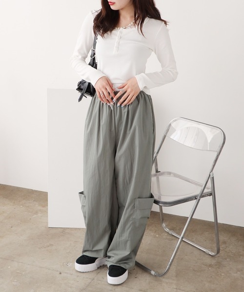 ROOPTOKYO(ループトウキョウ)の「Lace Layered Wide Cargo Pants / レースレイヤード風ワイドカーゴパンツ 秋物 秋服 2026年秋冬(その他パンツ・レディース・ネイビー/ブラック/カーキ・FREE)」の19枚目の写真