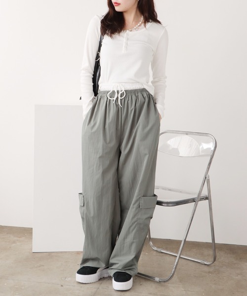 ROOPTOKYO(ループトウキョウ)の「Lace Layered Wide Cargo Pants / レースレイヤード風ワイドカーゴパンツ 秋物 秋服 2026年秋冬(その他パンツ・レディース・ネイビー/ブラック/カーキ・FREE)」の20枚目の写真