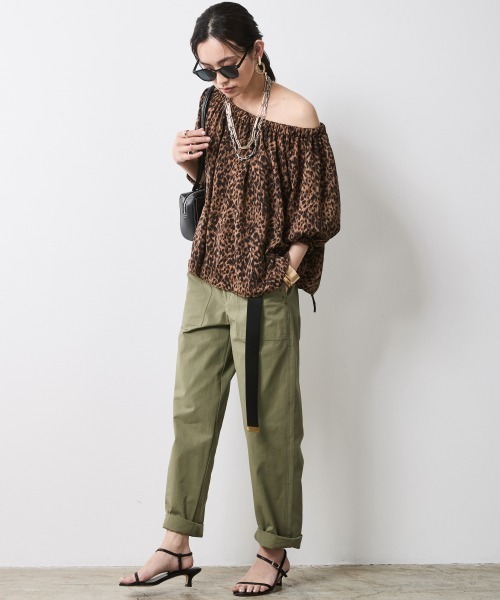 CHIC STYLE(シックスタイル)の「レオパードプリントブラウス<大きいサイズ有>シックスタイル(シャツ/ブラウス・レディース・グレー系/ブラウン系・5L/4L/3L/LL/L/M)」の11枚目の写真