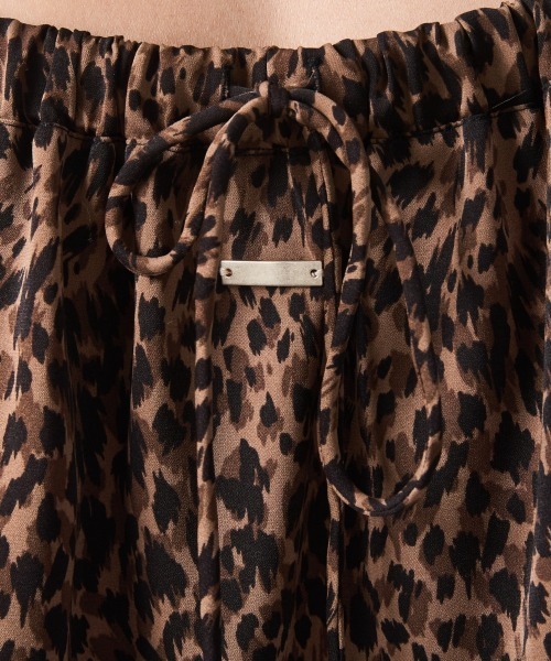 CHIC STYLE(シックスタイル)の「レオパードプリントブラウス<大きいサイズ有>シックスタイル(シャツ/ブラウス・レディース・グレー系/ブラウン系・5L/4L/3L/LL/L/M)」の13枚目の写真