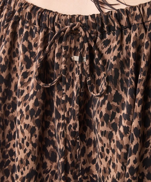 CHIC STYLE(シックスタイル)の「レオパードプリントブラウス<大きいサイズ有>シックスタイル(シャツ/ブラウス・レディース・グレー系/ブラウン系・5L/4L/3L/LL/L/M)」の14枚目の写真