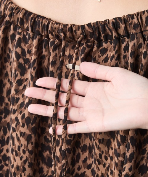 CHIC STYLE(シックスタイル)の「レオパードプリントブラウス<大きいサイズ有>シックスタイル(シャツ/ブラウス・レディース・グレー系/ブラウン系・5L/4L/3L/LL/L/M)」の15枚目の写真