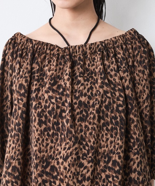CHIC STYLE(シックスタイル)の「レオパードプリントブラウス<大きいサイズ有>シックスタイル(シャツ/ブラウス・レディース・グレー系/ブラウン系・5L/4L/3L/LL/L/M)」の16枚目の写真