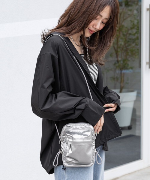 GLOBAL WORK（グローバルワーク）の「撥水軽量ポシェットショルダー/319595（ショルダーバッグ・レディース・ピンク/レオパード/シルバー/パープル/アイボリー/ブラック/ブラック系その他・ONE SIZE）」の6枚目の写真