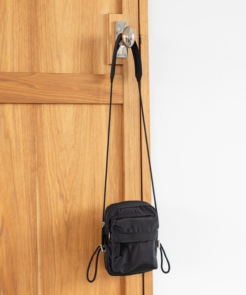 GLOBAL WORK（グローバルワーク）の「撥水軽量ポシェットショルダー/319595（ショルダーバッグ・レディース・ピンク/レオパード/シルバー/パープル/アイボリー/ブラック/ブラック系その他・ONE SIZE）」の3枚目の写真