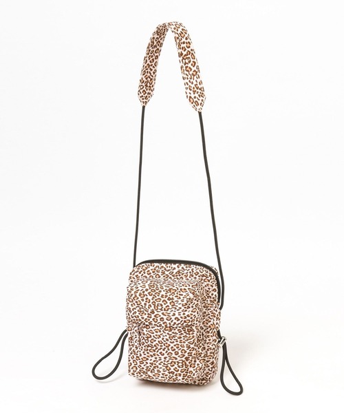 GLOBAL WORK（グローバルワーク）の「撥水軽量ポシェットショルダー/319595（ショルダーバッグ・レディース・ピンク/レオパード/シルバー/パープル/アイボリー/ブラック/ブラック系その他・ONE SIZE）」の19枚目の写真